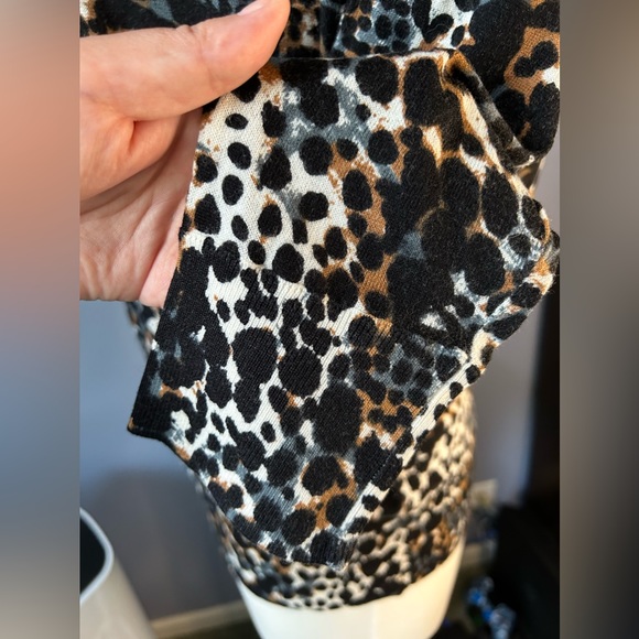 EUC DKNY Sweater Women’s Size M - Picture 6 of 9